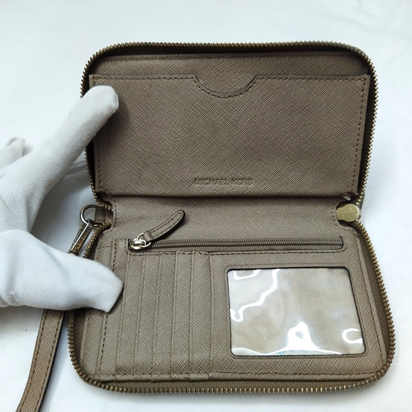 Michael Kors Taupe Gray Leather Zip Around Credit Card ID Window Wallet - Picture 10 of 16
